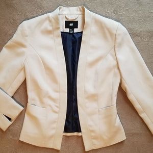 💝Holiday MARKDOWN💝H&M Cropped Blazer